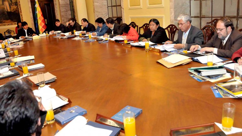 Renuncia el gabinete completo de Evo Morales