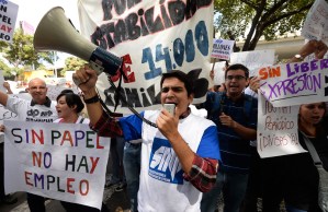 Sntp solicita a Maduro solucionar crisis por escasez de papel periódico