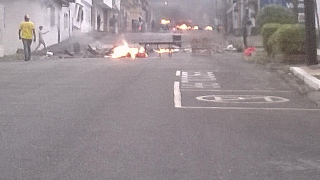 Protestas mantienen cerradas varias vías de Táchira (Fotos)