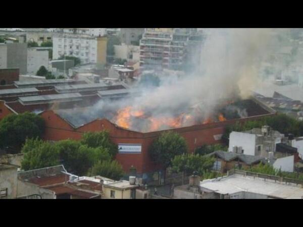 Al menos nueve muertos de equipos emergencias en un incendio en Buenos Aires