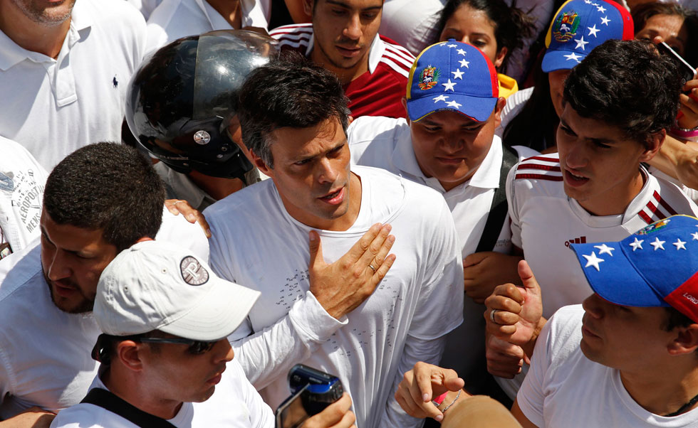 Leopoldo desafiante: ¿Maduro quieres seguir destituyendo alcaldes? (+ audio)