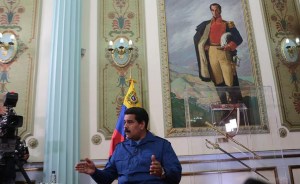 Ahora para pedir revocatorio Maduro exige: firma, huella, foto y un Toddy (casi)
