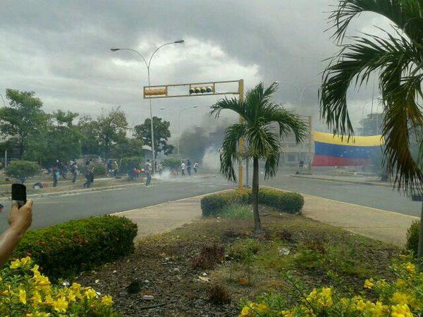 Situación irregular en concentración de estudiantes en ciudad Bolivar (Fotos)