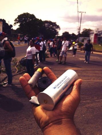 GNB arremete nuevamente contra estudiantes de Ciudad Bolívar