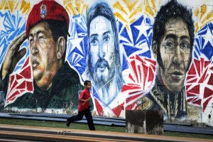 Gobierno de Maduro y sus aliados recuerdan a Chávez, mientras siguen protestas
