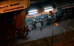 Represión con cortes de luz y gas lacrimógeno en Chacao (Fotos)