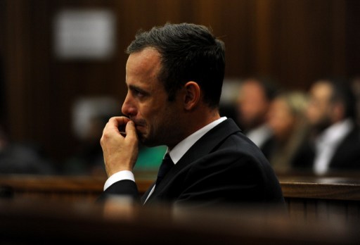 Policía contradice a Pistorius al negar que llevase prótesis en el crimen