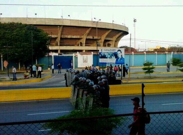 Llaman a clases en Zulia y piquete de la GNB espera a las afueras de la Urbe (Fotos)