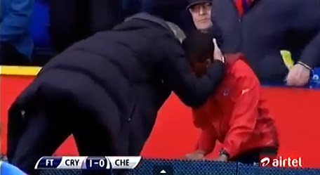 Mourinho amenaza a recogepelotas en derrota del Chelsea (Video)