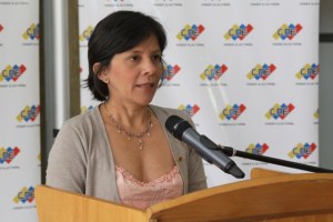 Rectora Oblitas asegura que campaña electoral se desarrolla de manera satisfactoria