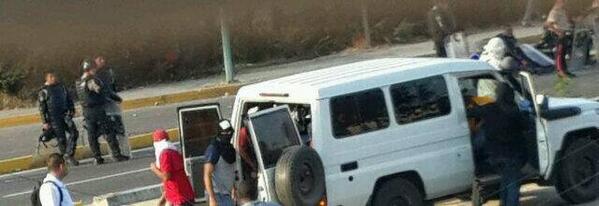 FOTO: Denuncian que grupos paramilitares llegaron a la Ucla bajo mirada de la GNB