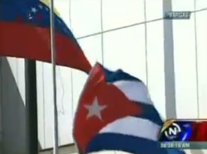 Cae la bandera de Cuba justo a la llegada de Castro a Maiquetía (Video y Fotos)