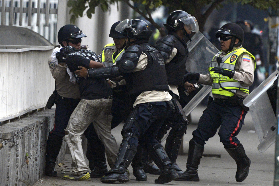 Fiscal General: 19 funcionarios detenidos por tortura y trato cruel