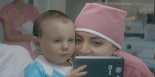 Mira como serán los bebé del 2040, según la campaña “Born for Internet” (Video)