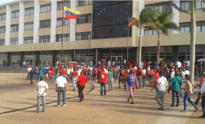 Chavistas atacan en Barquisimeto a periodistas del diario El Impulso