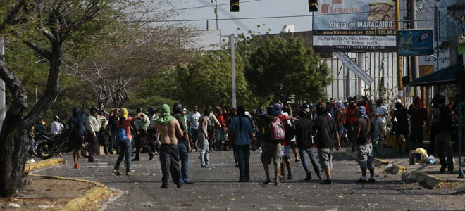 Padre del estudiante apuñalado dice que GNB y paramilitares atacaron viviendas en Maracaibo