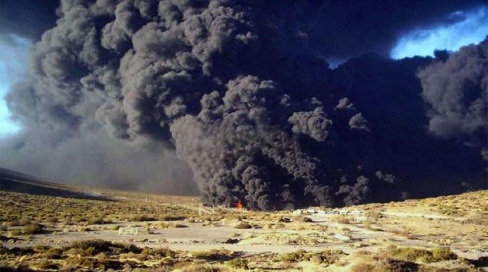 Logran controlar incendio en la planta de petróleo de YPF en Argentina