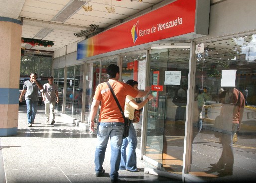 Banco de Venezuela asegura tener capacidad para emitir “más de un millón de TDC al mes”