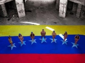 Jóvenes se desnudaron por Venezuela este 16A (Fotos)