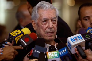 Mario Vargas Llosa: Venezuela se equivocó con Chávez como Alemania con Hitler