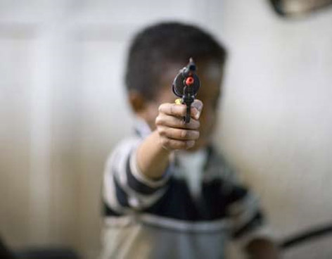Un niño de 2 años mata a tiros a su hermana en EE.UU.