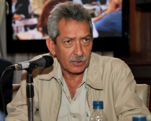Ministro del Trabajo: Clase obrera paralizaría el país ante posible golpe de Estado