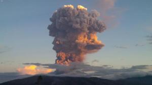 Volcán ecuatoriano Tungurahua registró fuerte explosión