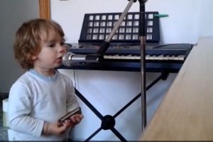 Ternura extrema: Pequeñín canta blues en idioma bebé (Video)