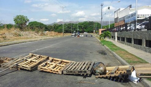 Manifestantes colocaron barricadas en Tazajal (Foto)