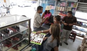 Ventas de cosméticos se quedan sin inventario en Anaco