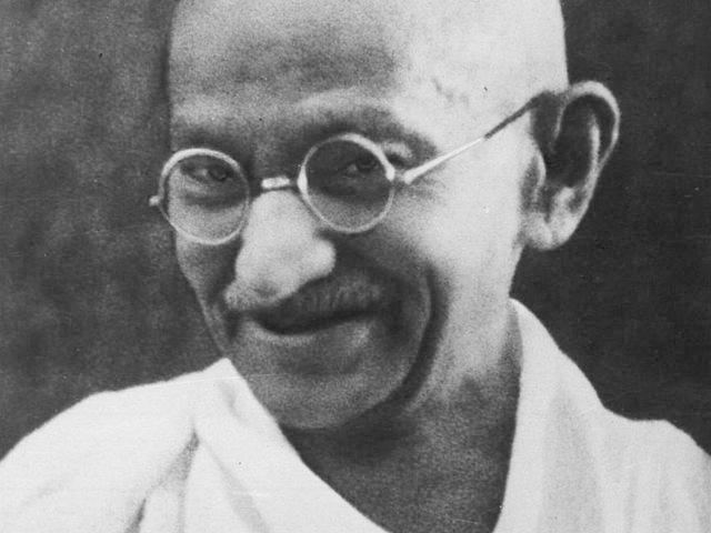 Hijo de Mahatma Gandhi fue acusado por violar a su hija