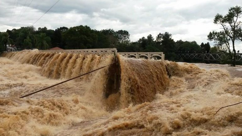 Lo que faltaba: Inundaciones dicen presente en Brasil (Ay Mundial)