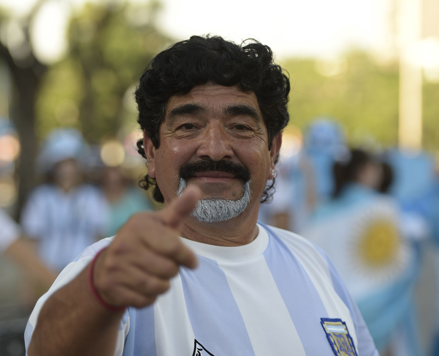 ¿Maradona en las afuera del Maracaná?