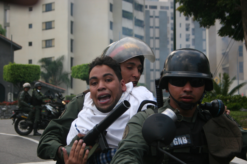 Identificados dos de los detenidos en Terrazas del Ávila (Foto)