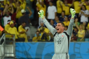 Colombiano Mondragón se convierte en el futbolista de más edad en jugar un Mundial