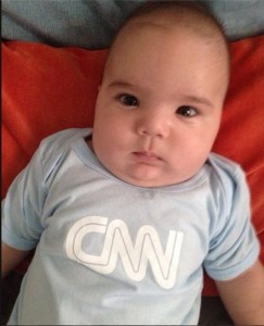 El hijo de Chataing con una franela de CNN (Foto)