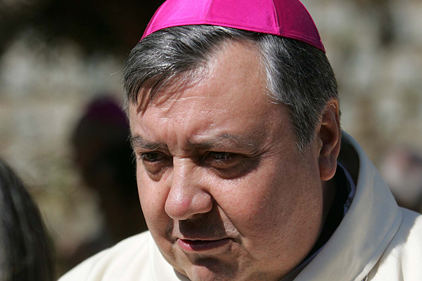 Vaticano absuelve a obispo chileno acusado de abuso sexual