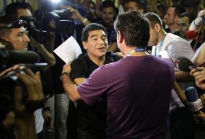 Maradona está rabioso porque Argentina “no arranca” y Messi está “muy solo”