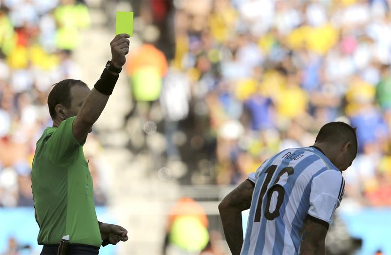 La Fifa insta a los árbitros evitar tarjetas amarillas