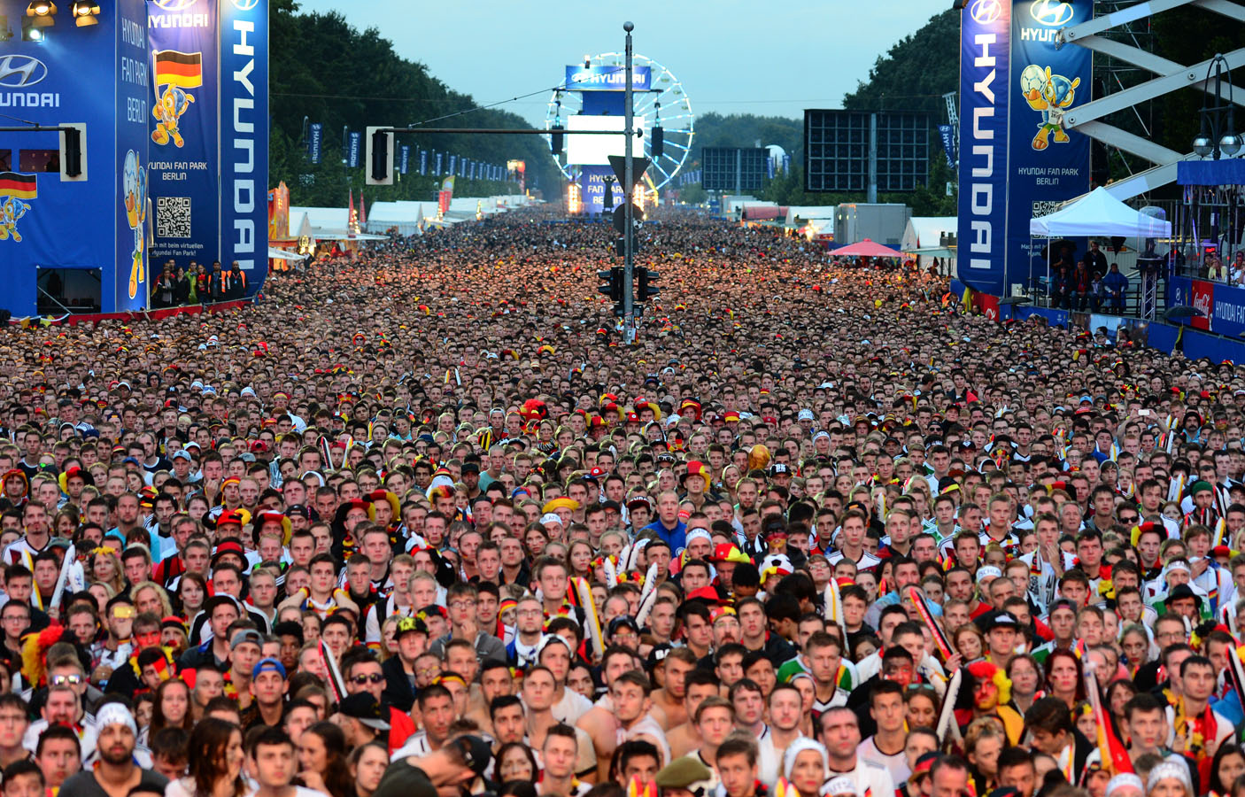 FOTOS: Una incalculable multitud de alemanes desbordados en Berlín