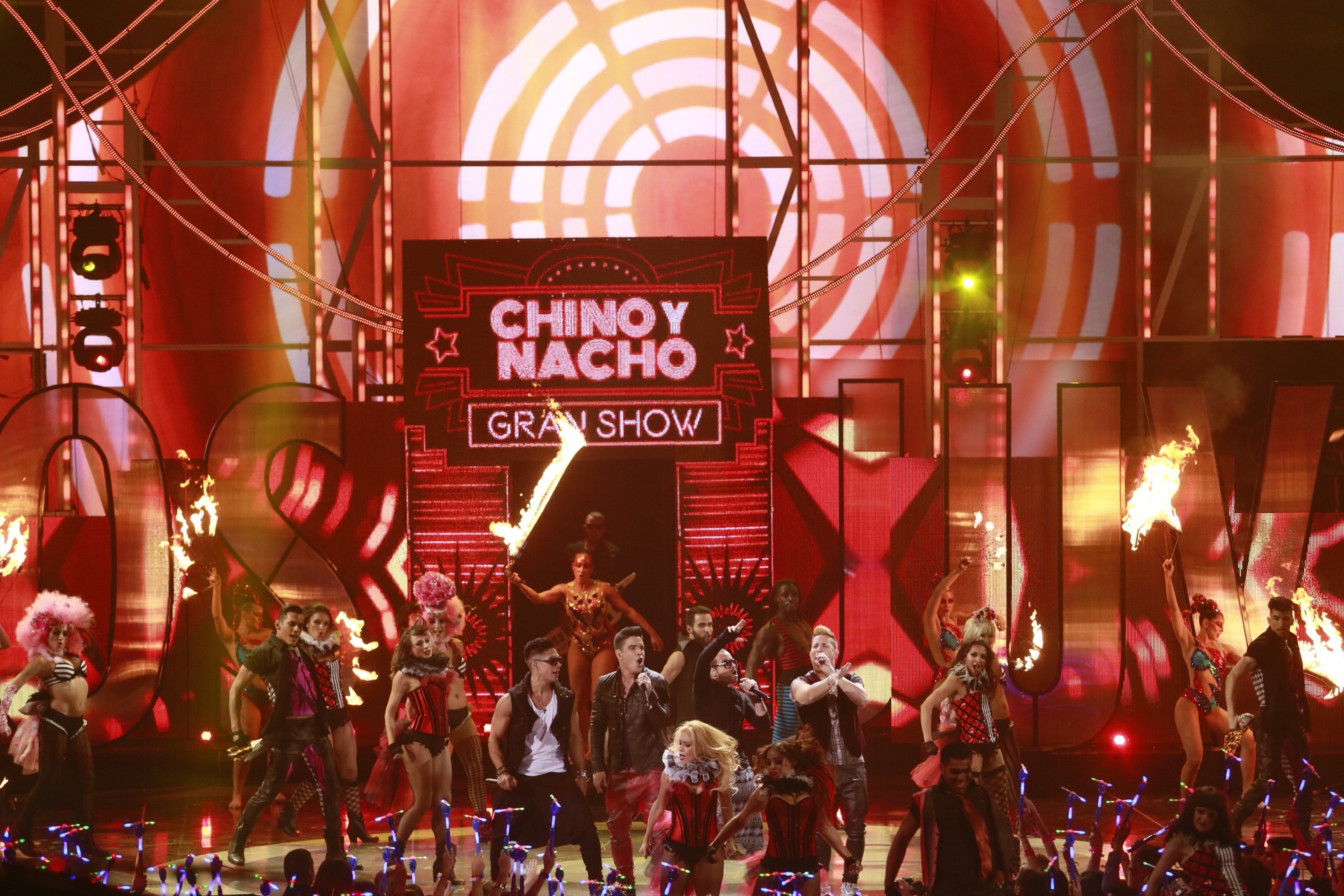 Chino y Nacho brillaron en Premios Juventud (Fotos)