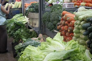 Consumidores se quejan de precios de legumbres
