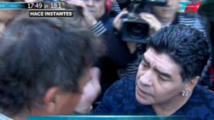 Maradona, posiblemente curdo, propina cachetada a periodista frente a su familia (VIDEO)