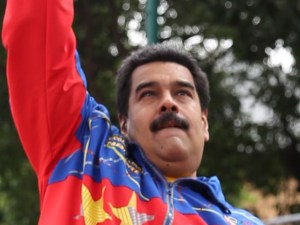 Na´guará e´ forzao Maduro jugando basket (FOTO)