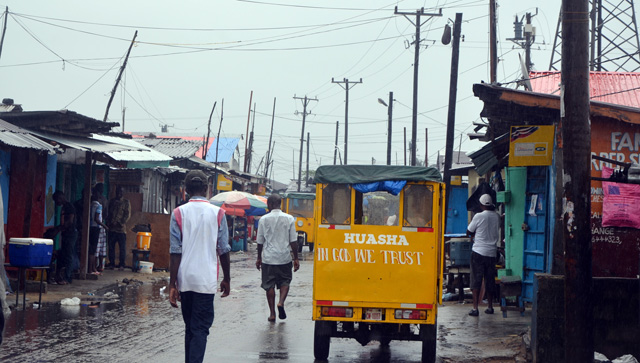 Decretan toque de queda en Liberia tras brote de ébola