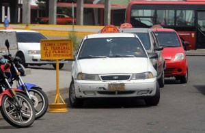 Taxistas aumentarán sus tarifas 30% si aumenta el precio de la gasolina
