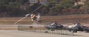TERROR: Helicóptero ruso pierde el control y se estrella mientras aterrizaba