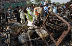 Siete muertos en Pakistán al estallar una bomba oculta en un autobús