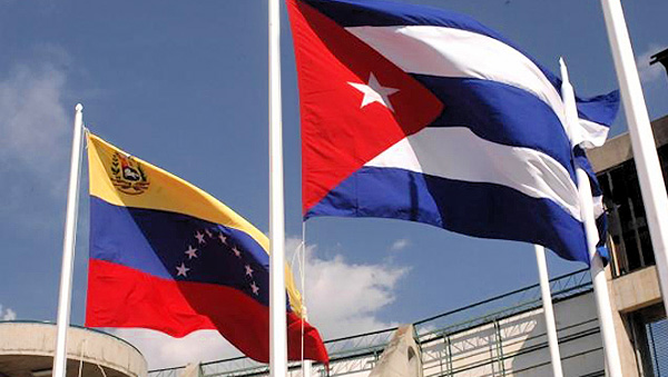 Caída de precios del petróleo amenaza suministro venezolano a Cuba