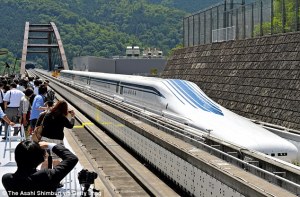 Tren japonés de levitación magnética alcanza los 500 Km/h en pruebas públicas (video)